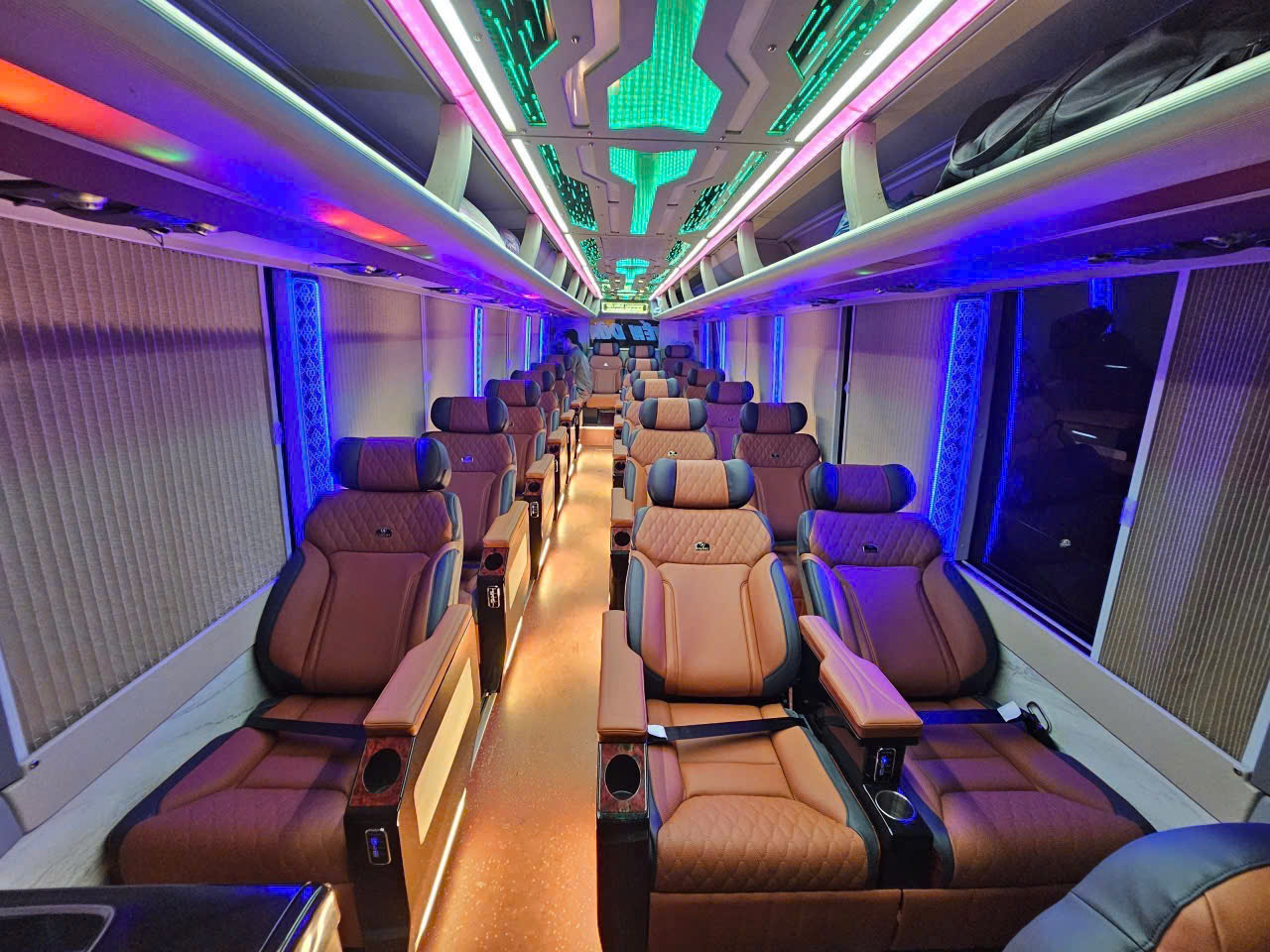 thuê xe Limousine 28 chỗ